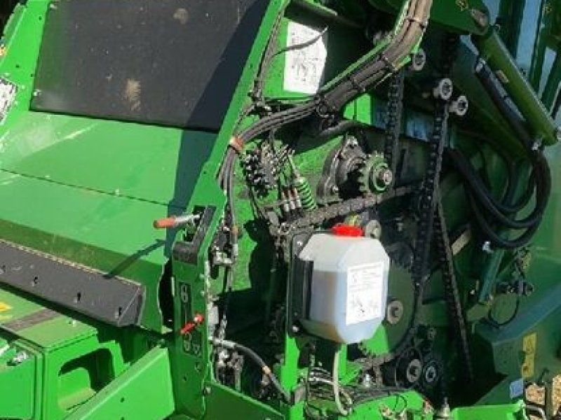 John Deere V451M