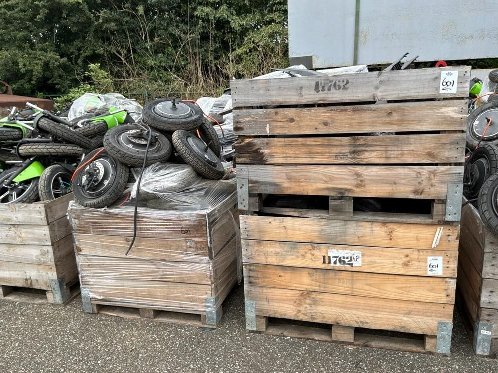 Super Soco Cux stock front and rear wheels, floor covers (12x)