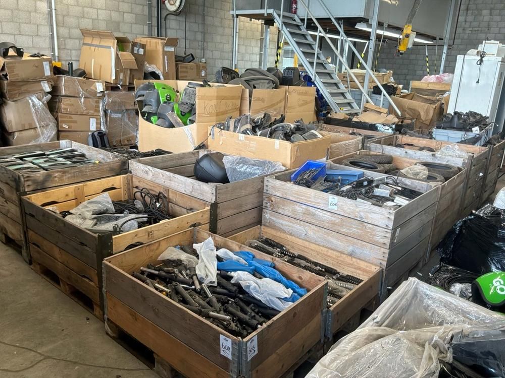 Super Soco Cux shock absorbers, front fork legs, chargers, wiring harnesses, brake systems (18x)