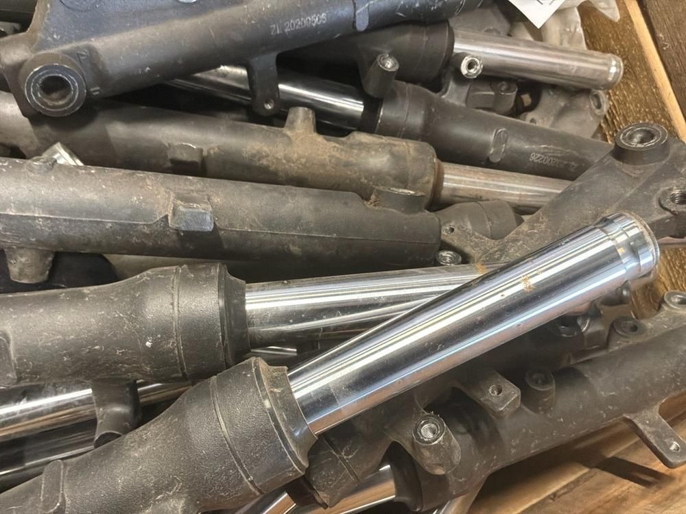 Super Soco Cux shock absorbers, front fork legs, chargers, wiring harnesses, brake systems (18x)