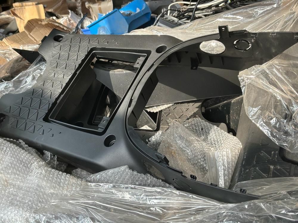 Super Soco Cux headlight, front wheel covers, spare parts, handlebar covers, footplates, stands, wiring harnesses, brake system (20x)