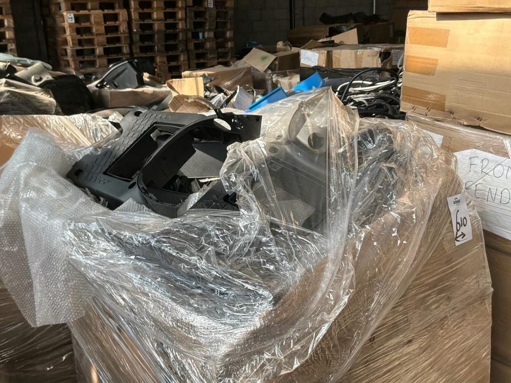 Super Soco Cux headlight, front wheel covers, spare parts, handlebar covers, footplates, stands, wiring harnesses, brake system (20x)
