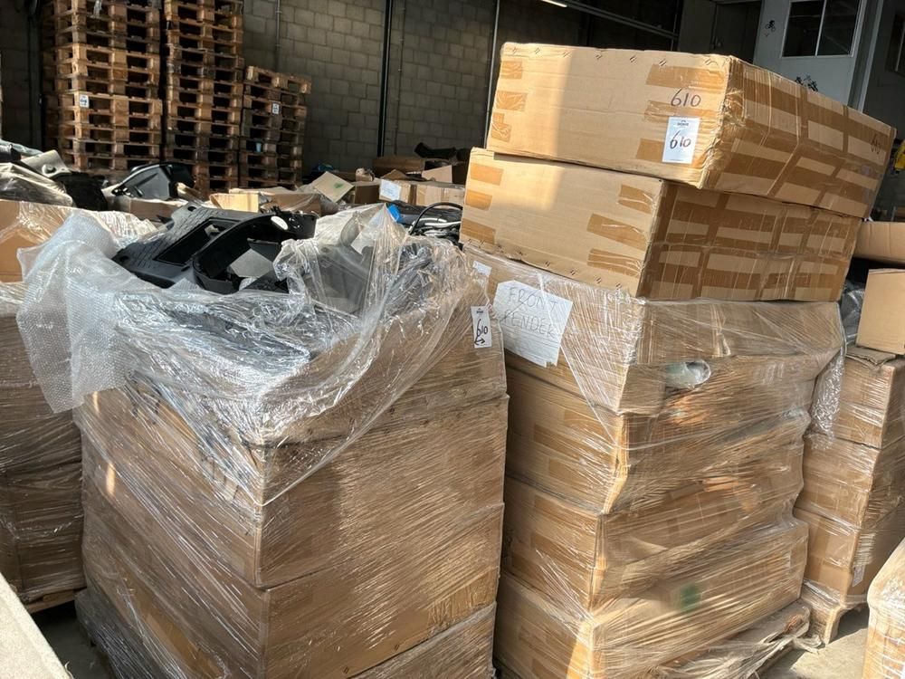 Super Soco Cux headlight, front wheel covers, spare parts, handlebar covers, footplates, stands, wiring harnesses, brake system (20x)