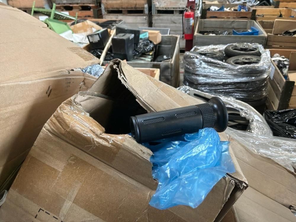 Super Soco Cux handlebars, metal rear racks, chargers, buddy boxes, covers (14x)
