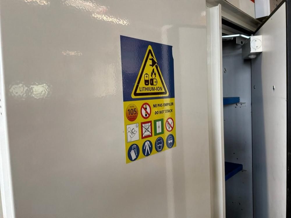 Empteezy Fire Pro Lithium-Ion Safety Cabinet