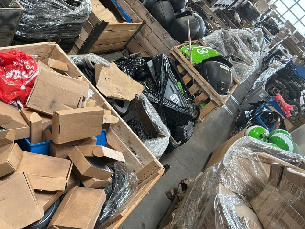 Super Soco Cux pedals, brake pads, wiring harnesses, taillights, Coco cases, grips, foot covers (20x)