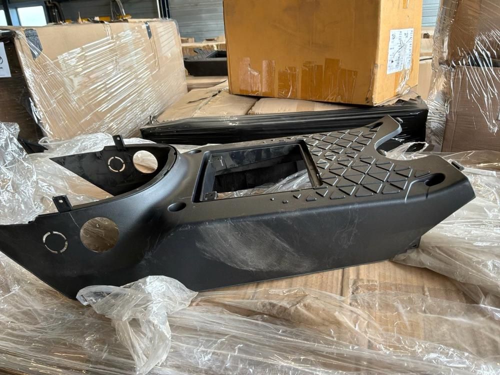 Super Soco Cux pedals, brake pads, wiring harnesses, taillights, Coco cases, grips, foot covers (20x)