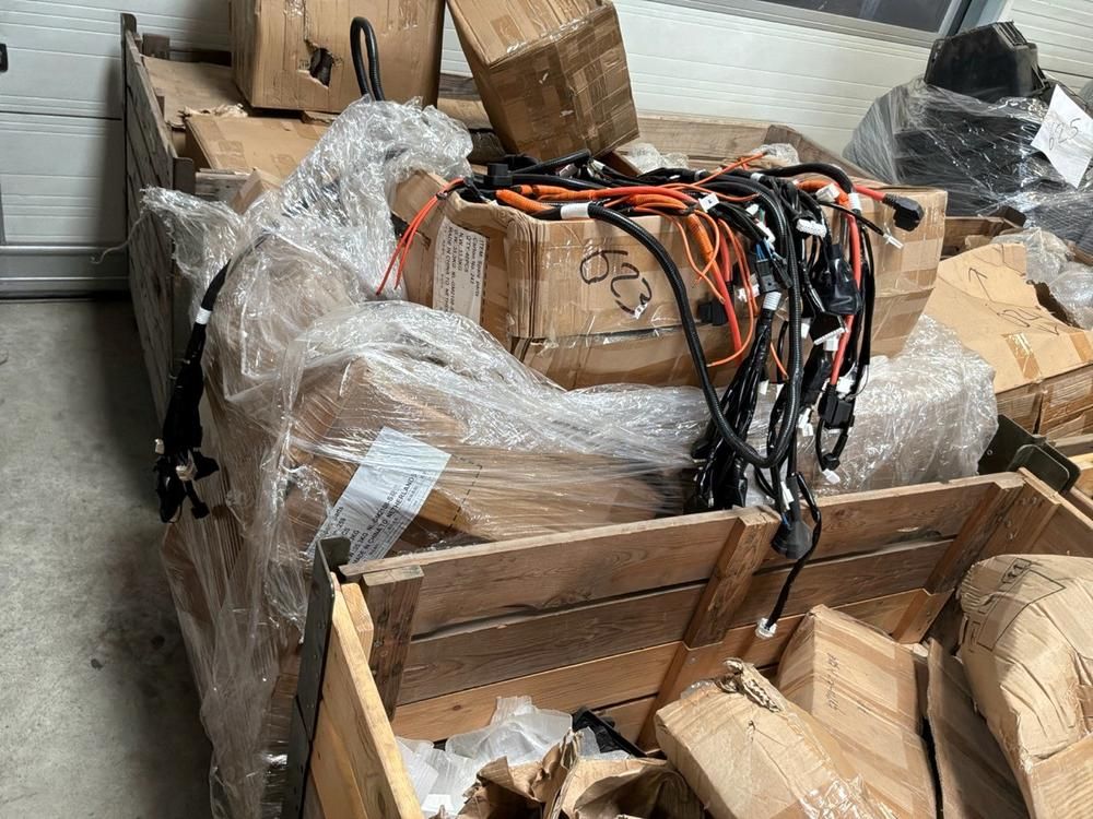 Super Soco Cux wiring harnesses, rear suspension, cover caps, taillight trim, clamps, brake pads, Coco cases (10x)