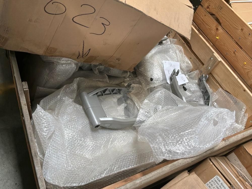 Super Soco Cux wiring harnesses, rear suspension, cover caps, taillight trim, clamps, brake pads, Coco cases (10x)