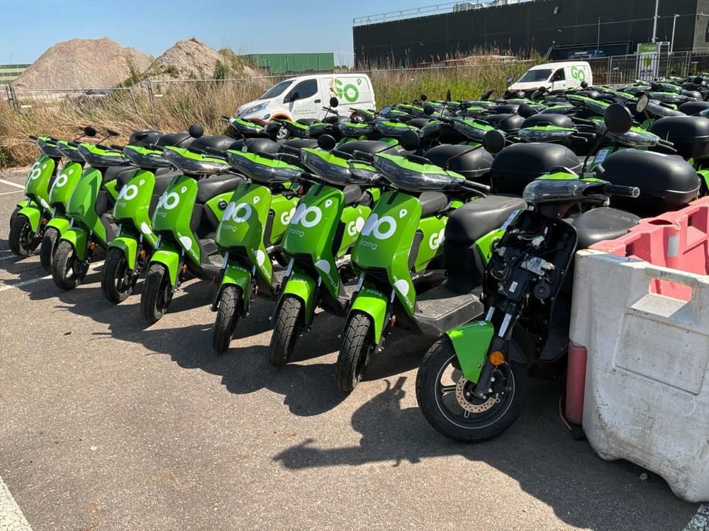 Super SOCO CUx electric fixer upper and salvage scooters (20x)