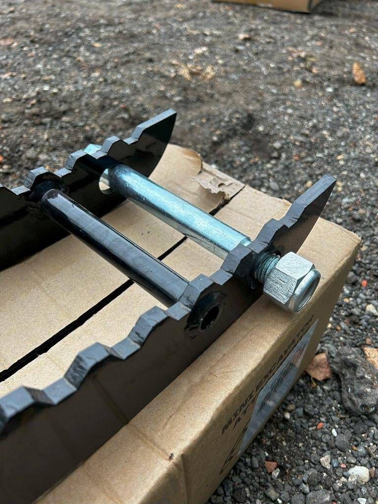 Daumen hoch für den neuen Minibagger!