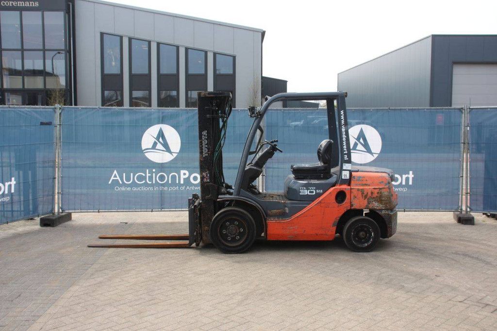 Forklift Toyota 02-8FDF30 Diesel 3000kg 4.3m 2009
