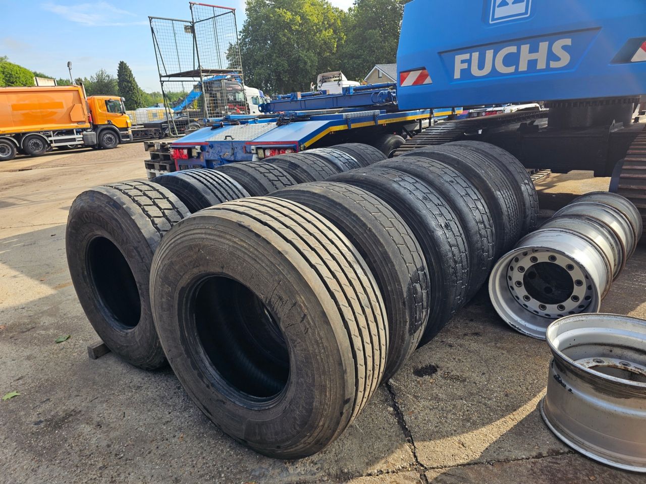 12 Stuks banden 425/65 R22,5