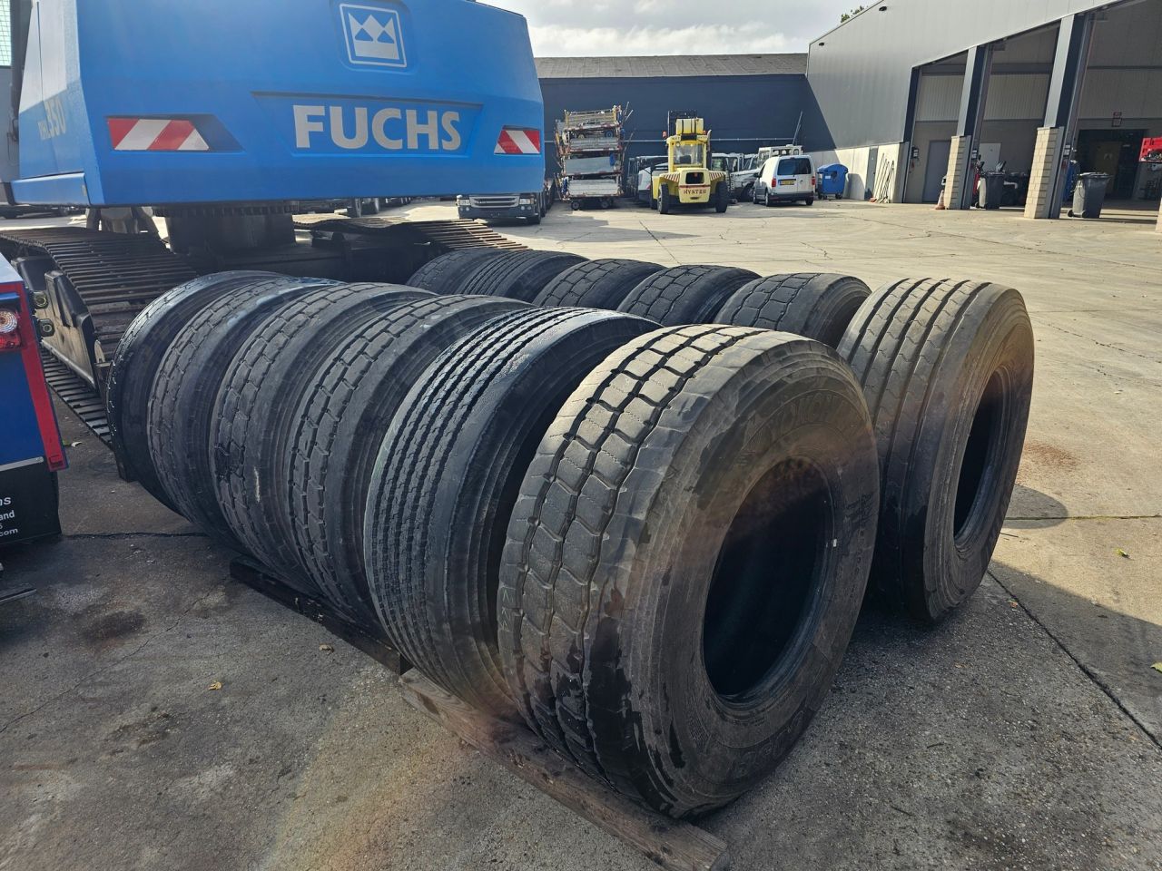 12 Stuks banden 425/65 R22,5