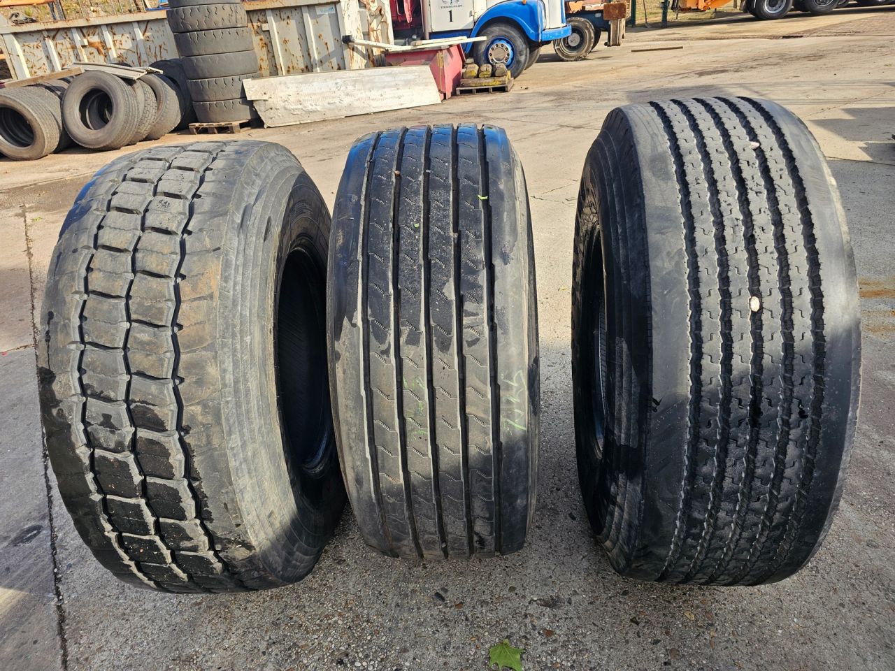 12 Stuks banden 425/65 R22,5