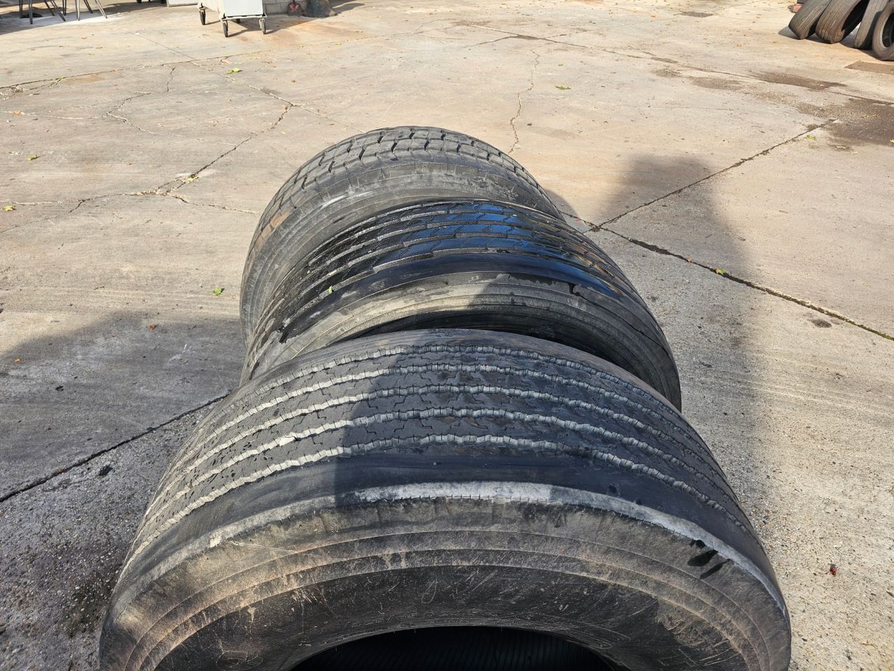12 Stuks banden 425/65 R22,5
