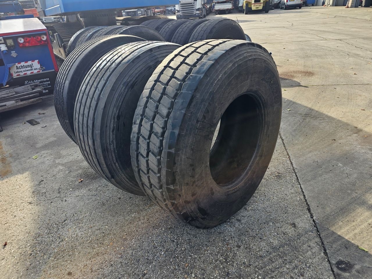 12 Stuks banden 425/65 R22,5
