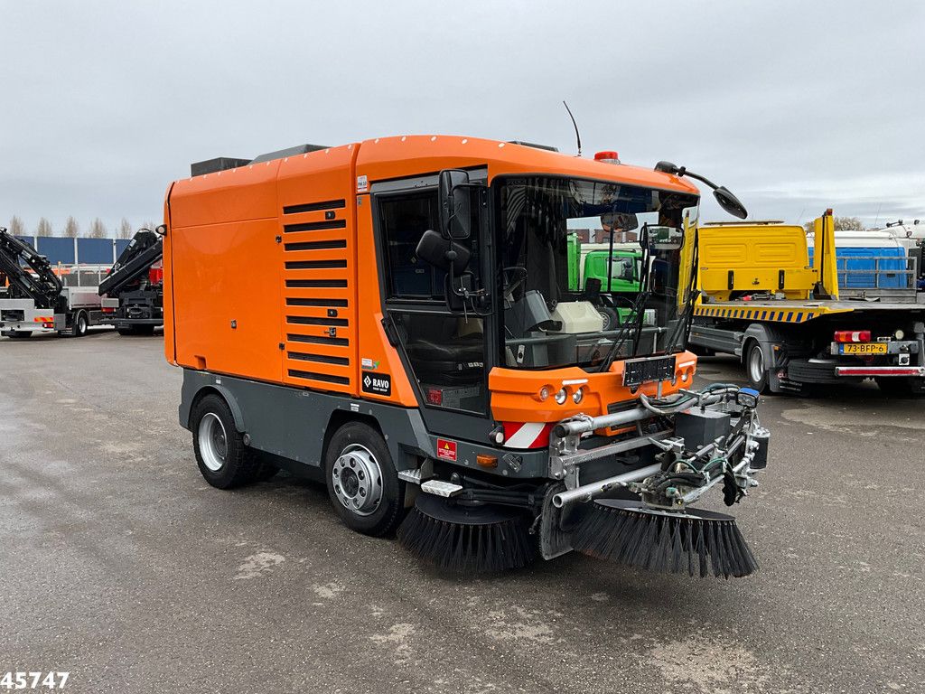 RAVO 580 with 3-rd brush