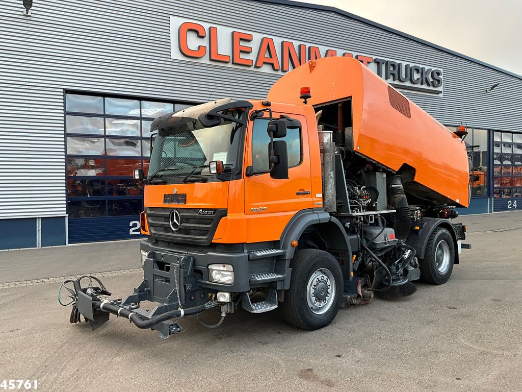 Mercedes-Benz Actros 1829 4x4 Bucher Cityfant 60 Links en rechts vegend