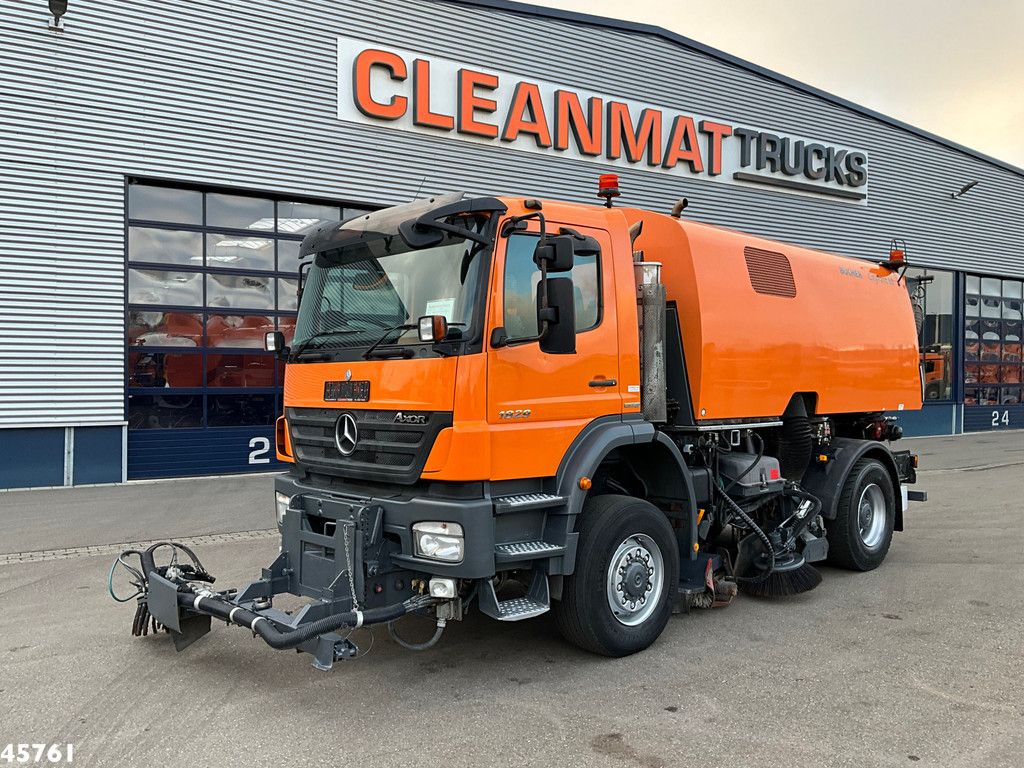 Mercedes-Benz Actros 1829 4x4 Bucher Cityfant 60 Links en rechts vegend