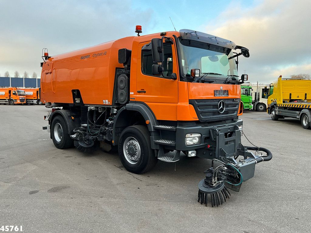 Mercedes-Benz Actros 1829 4x4 Bucher Cityfant 60 Links en rechts vegend
