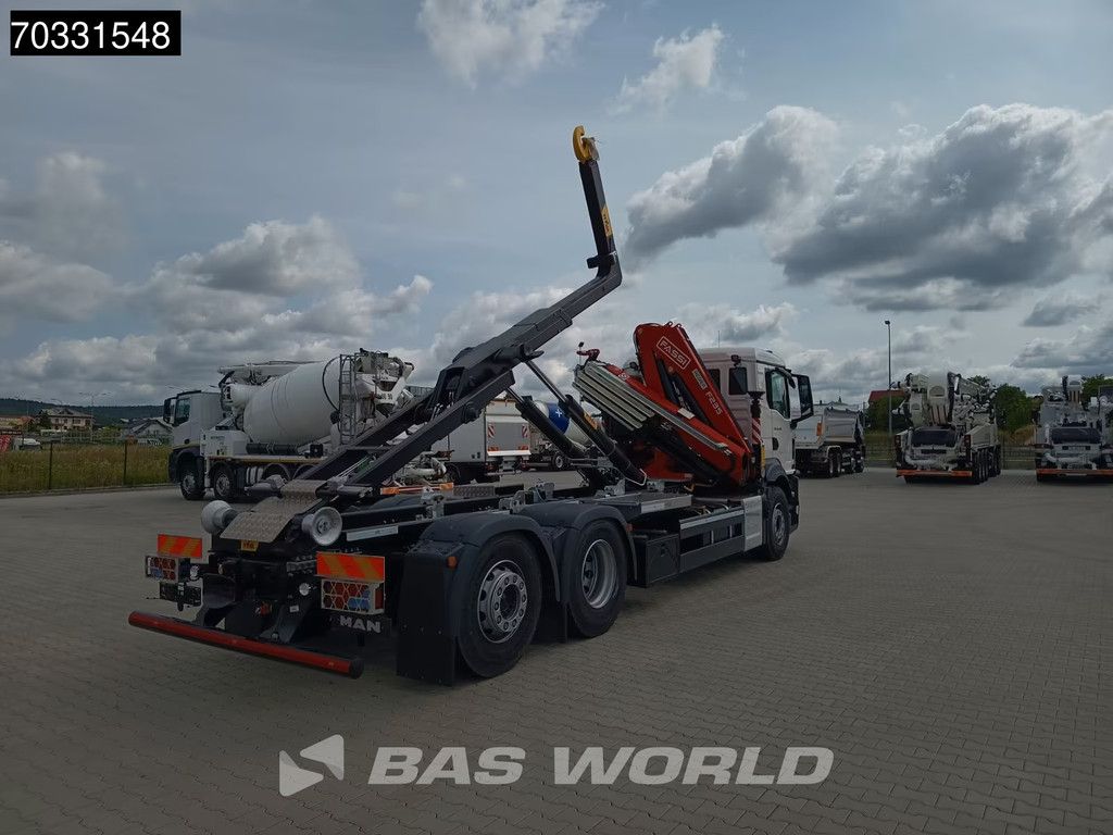 MAN TGS TGS 26.440 6X2 NEW! FASSI F235A.0.25 Crane Kran + HYVA 20-57-S Lift + Steering axle Euro 6