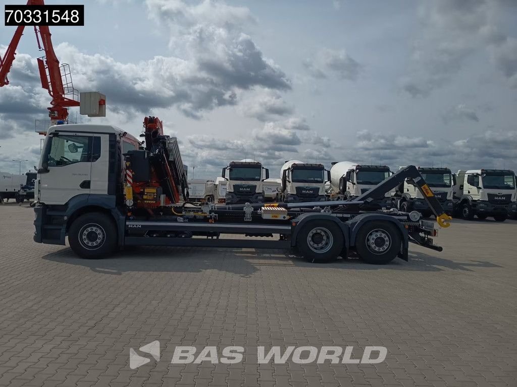 MAN TGS TGS 26.440 6X2 NEW! FASSI F235A.0.25 Crane Kran + HYVA 20-57-S Lift + Steering axle Euro 6