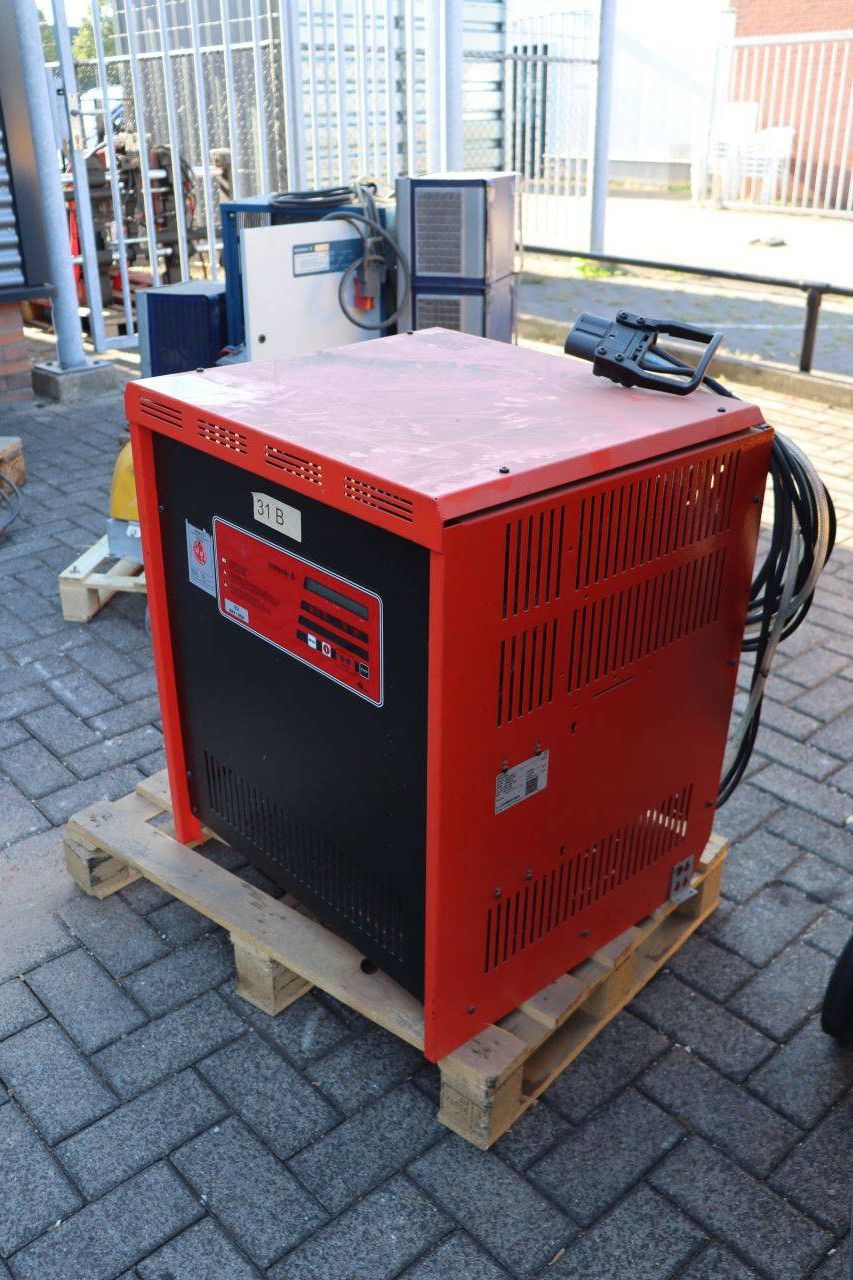 Intronik D80V/90A Battery Charger 2019