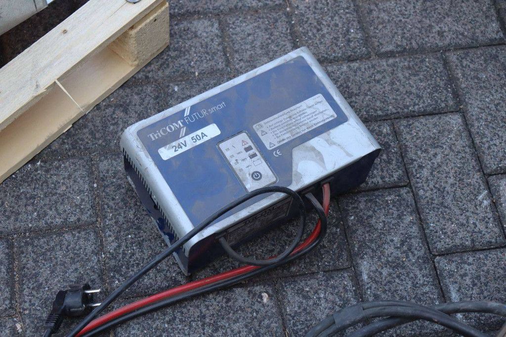 Tricom Futur Smart 24V Battery Charger