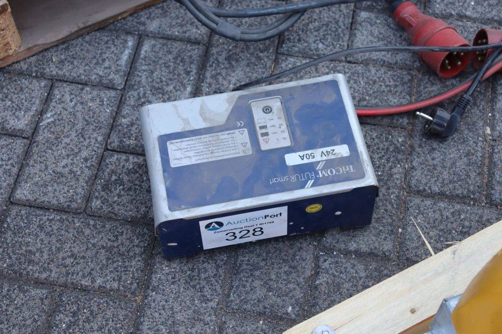 Tricom Futur Smart 24V Battery Charger