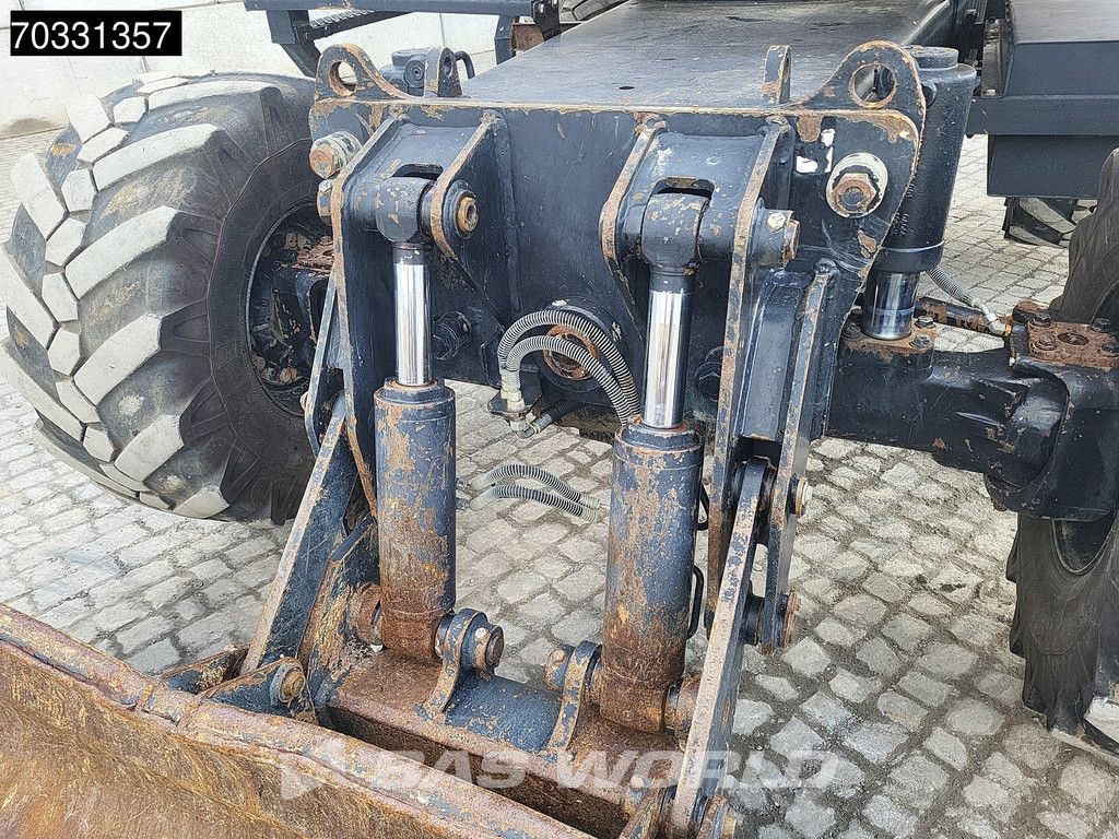 JCB JS145 W