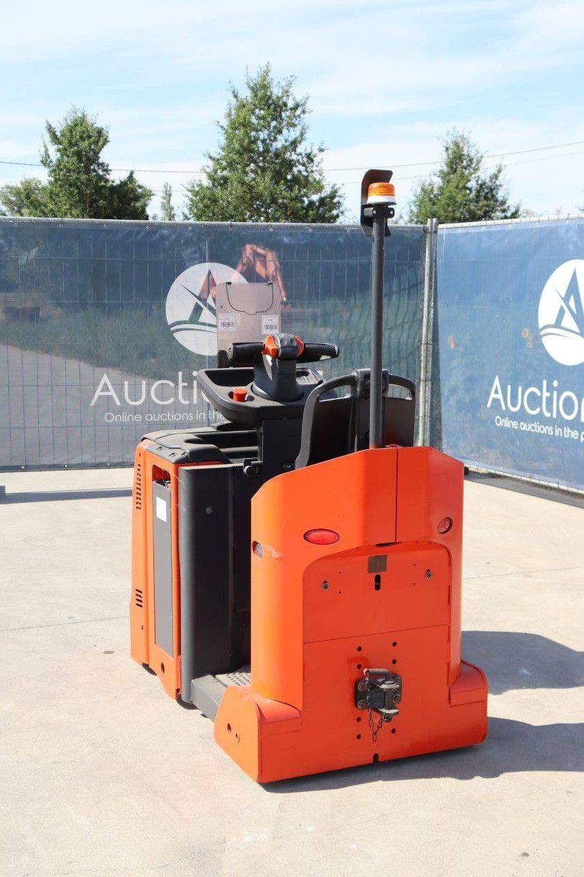 Linde P30 Elektrotraktor 3000 kg