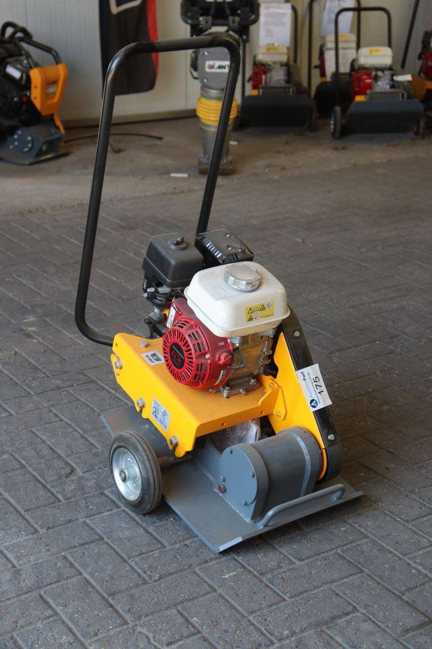 Giant GP1345G Petrol Vibratory Plate 2025