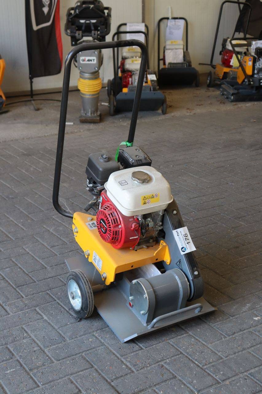Giant GP1545G Petrol Vibratory Plate 2024