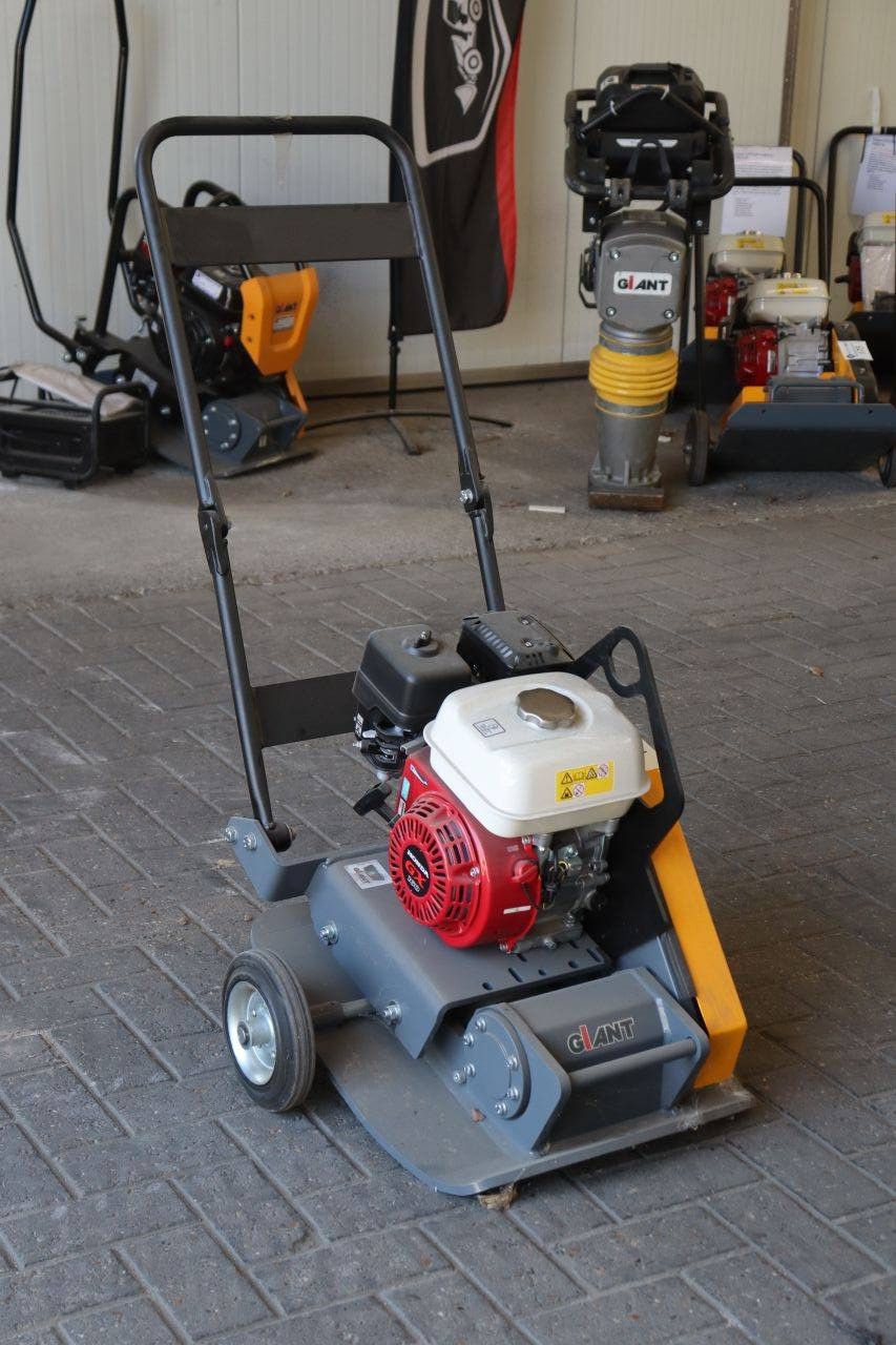 Giant GP1950G Petrol Vibratory Plate 2025