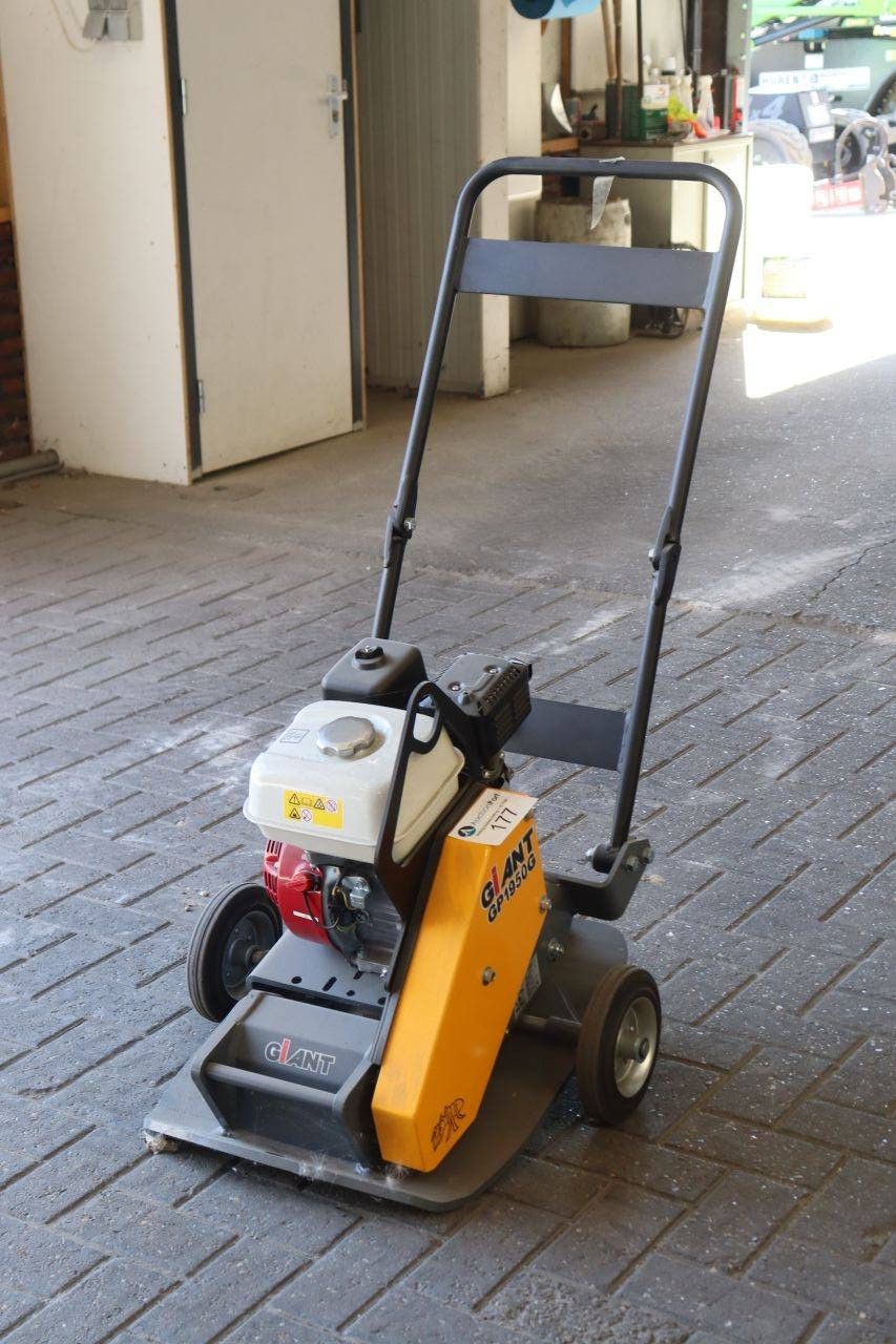 Giant GP1950G Petrol Vibratory Plate 2025