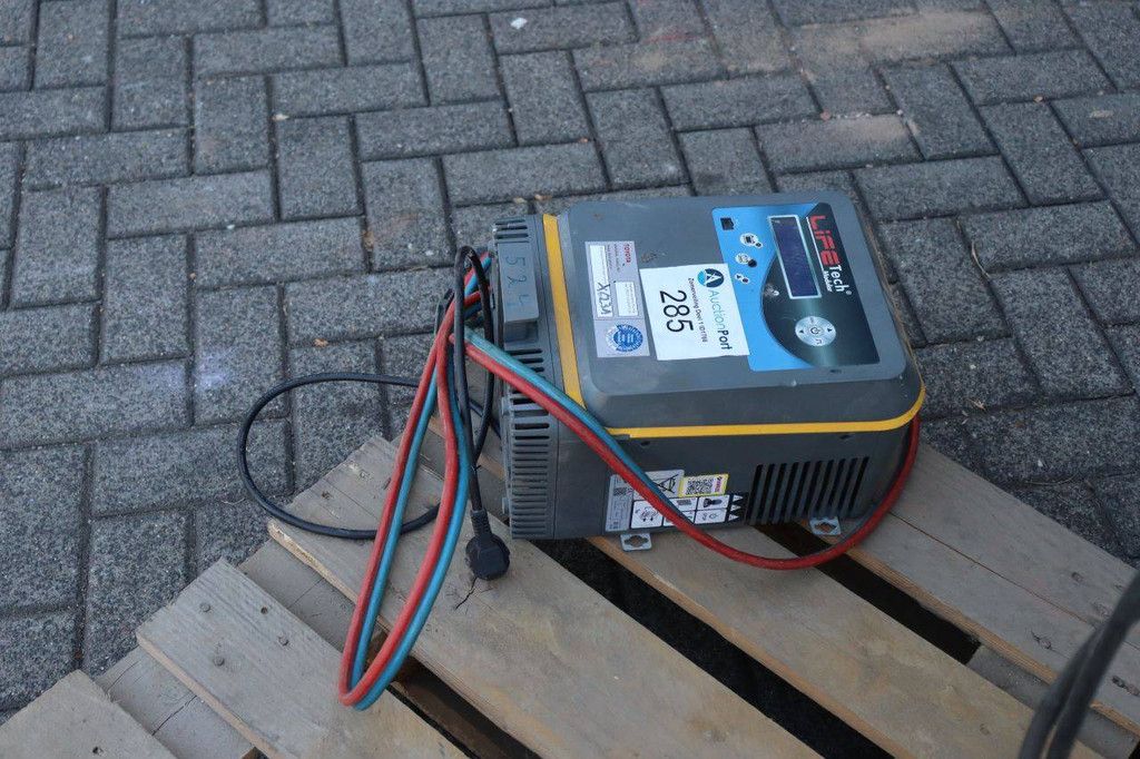 Battery charger EnerSys LifeTech Modular 24V