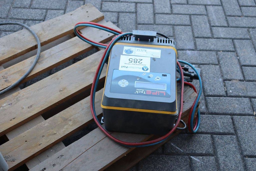 Battery charger EnerSys LifeTech Modular 24V