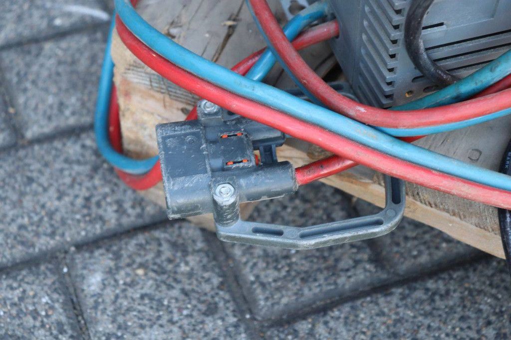 Battery charger EnerSys LifeTech Modular 24V