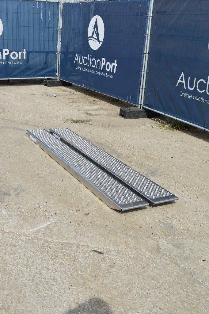 Loading ramps 1000kg 250cm New