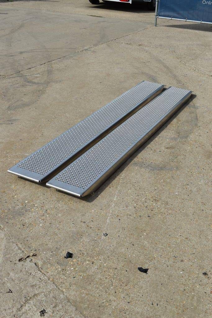 Loading ramps 1000kg 250cm New