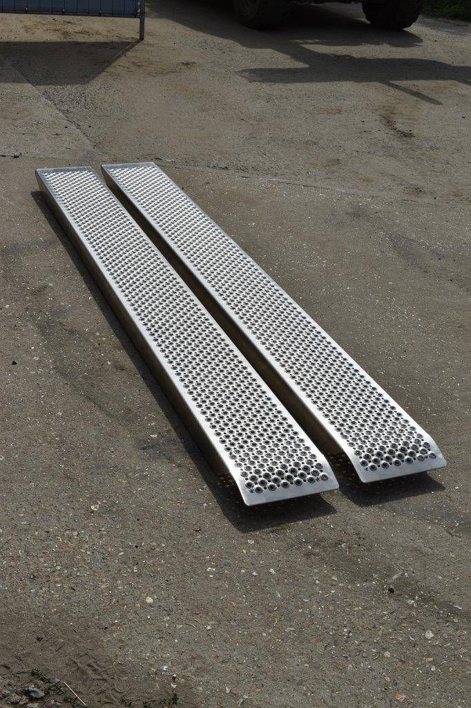 Loading ramps 1000kg 250cm New