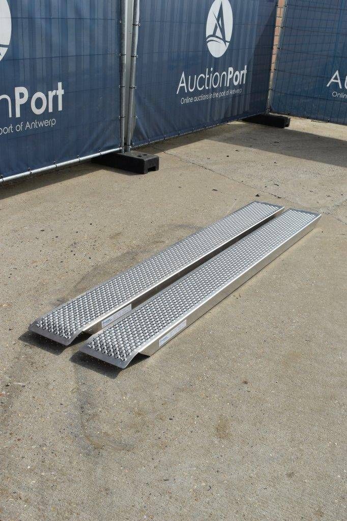 Loading ramps 1000kg 250cm New