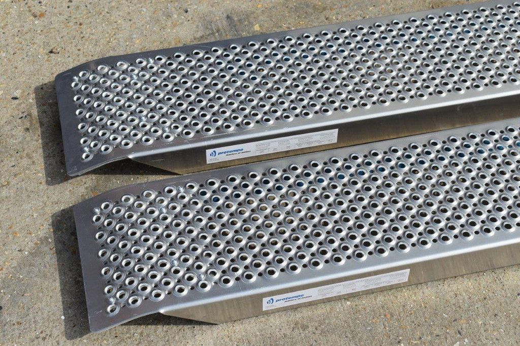 Loading ramps 1000kg 250cm New