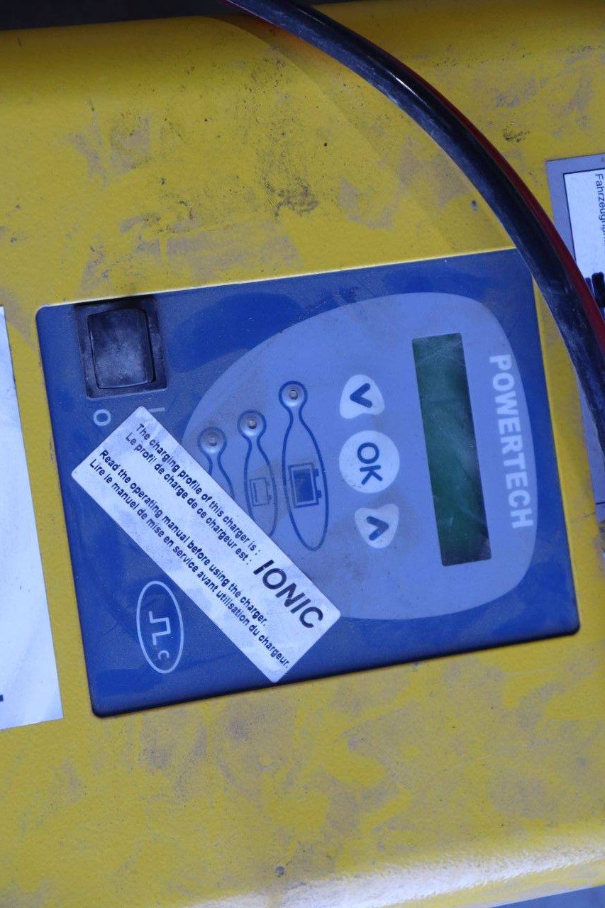 Hawker 24V Battery Charger