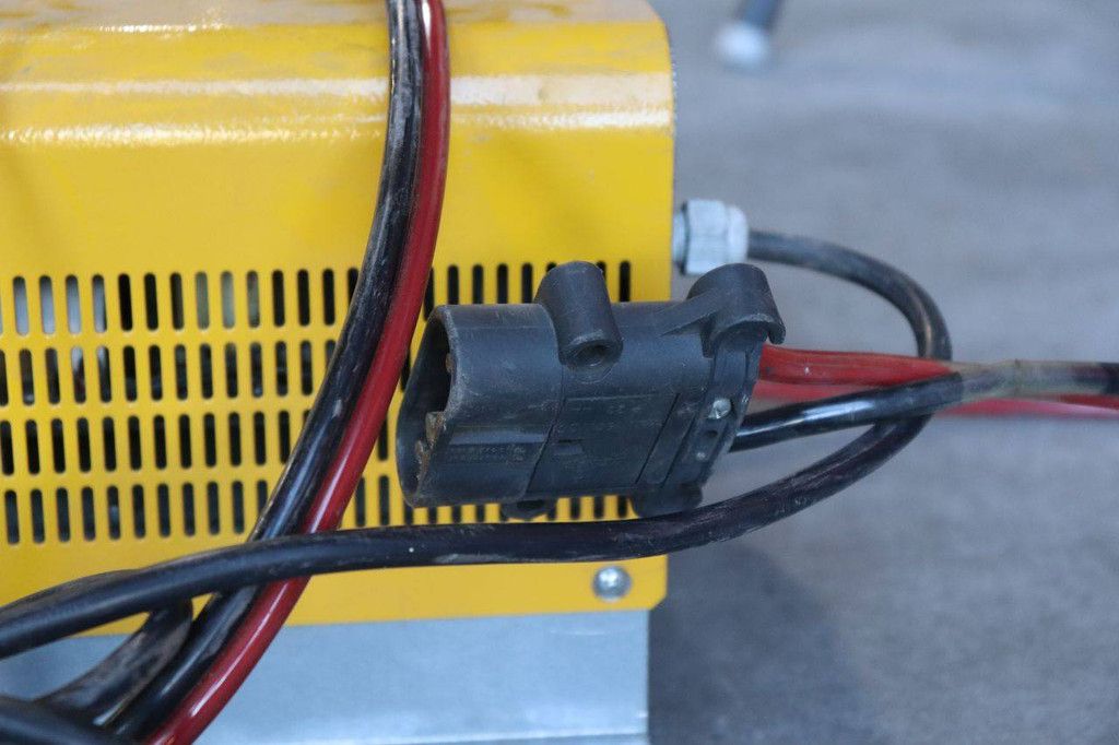 Hawker 24V Battery Charger
