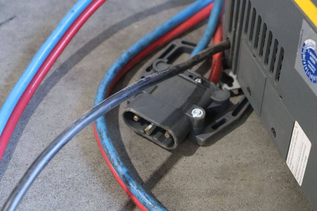 Hawker 24V Battery Charger