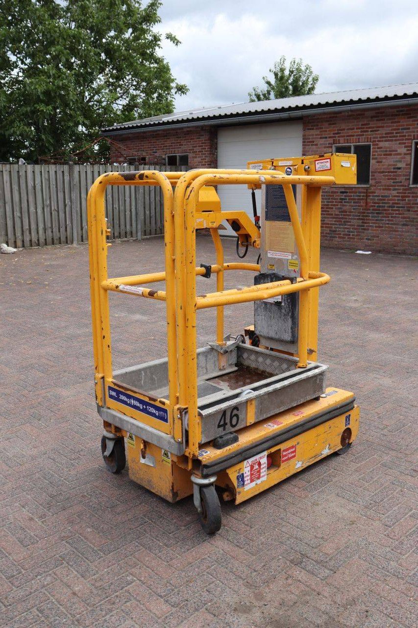 Electric Mast Lift 200kg