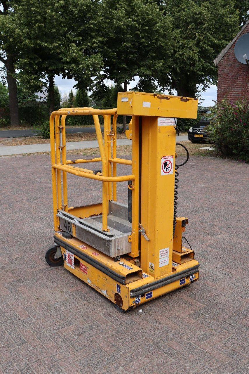 Electric Mast Lift 200kg