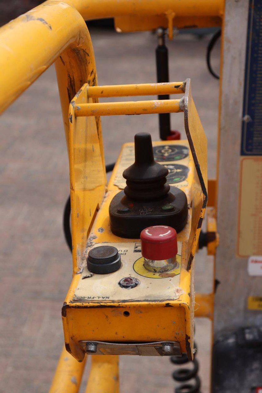 Electric Mast Lift 200kg